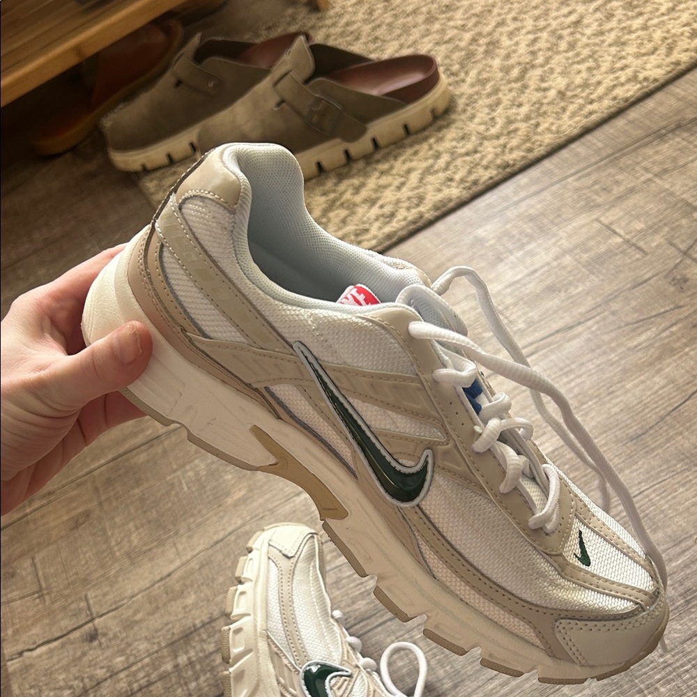 Women’s Nike Intiator Sneakers - Picture 5 of 6